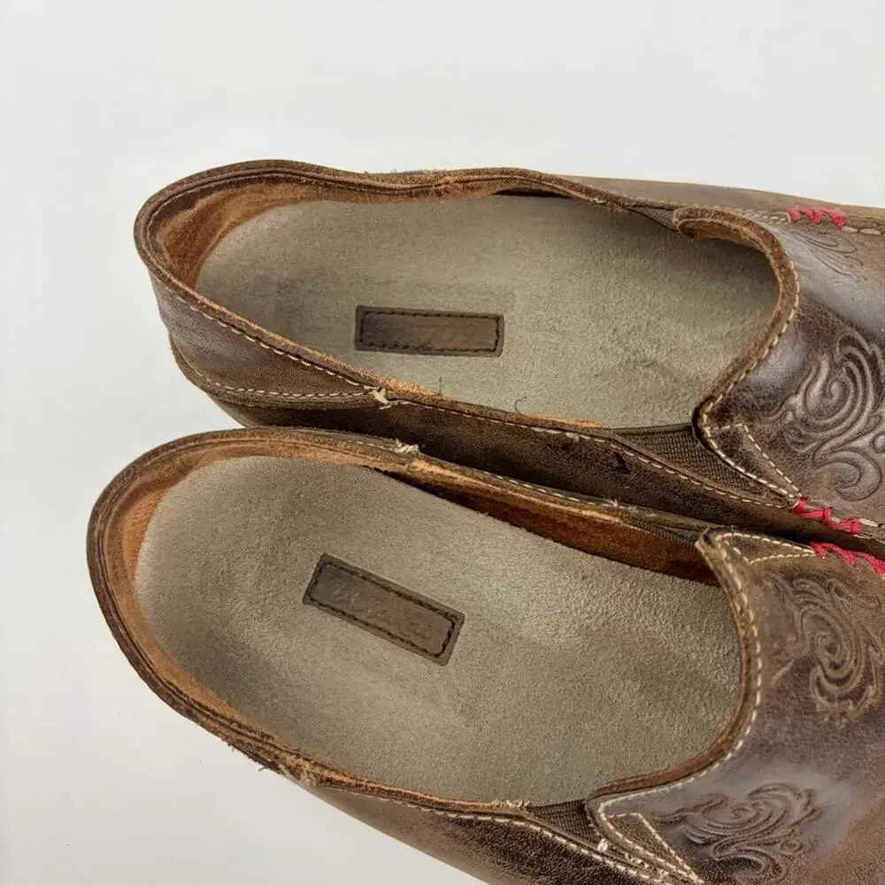 OluKai brown nubuck